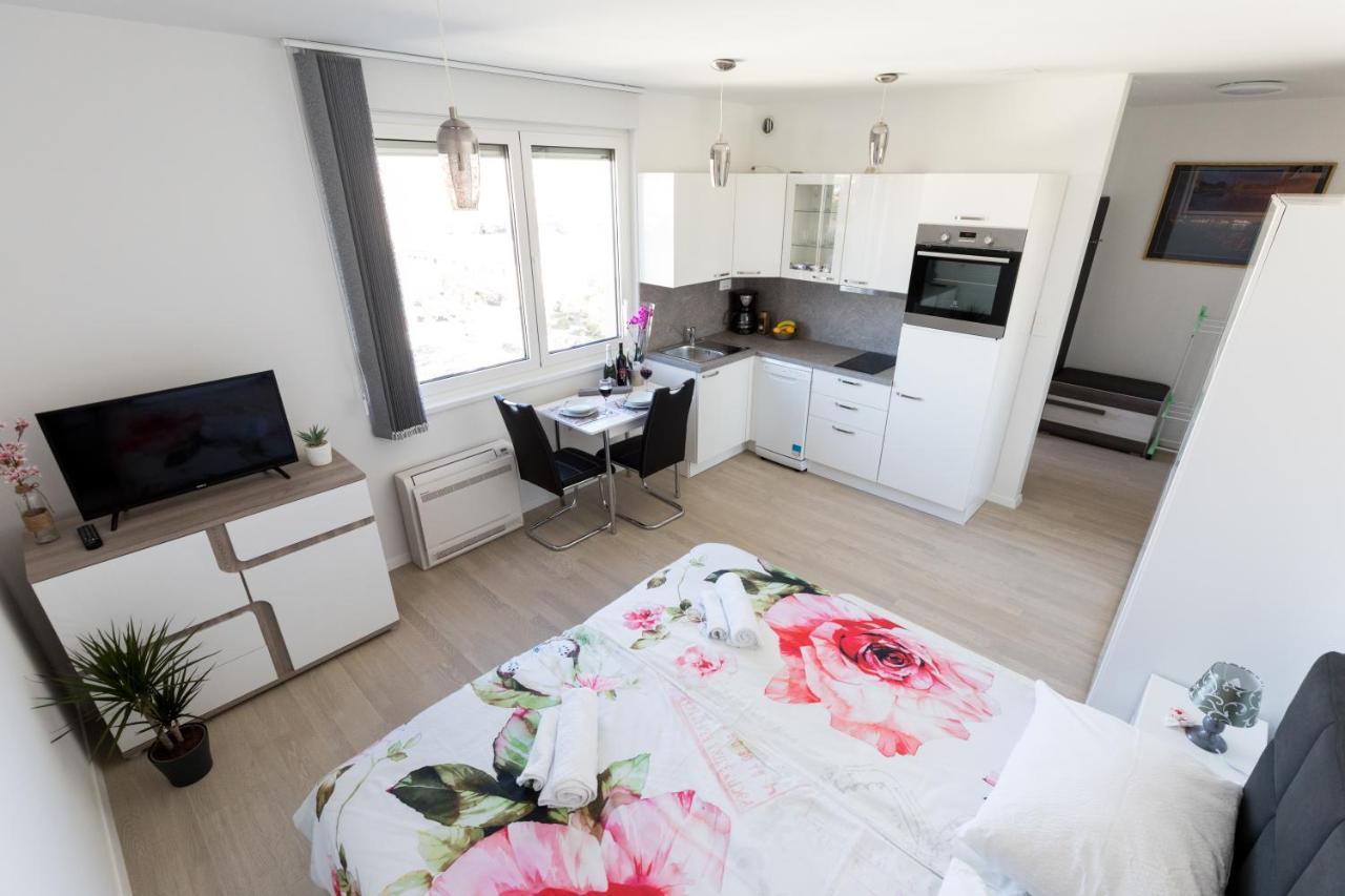 Studio Apartman Moonlight Zadar Bagian luar foto